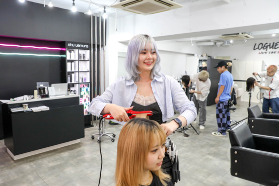 めざすは技術も接客も“一流の美容師”