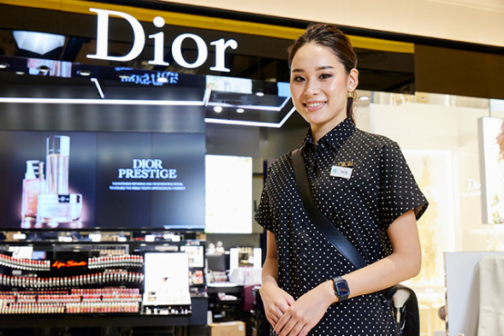 憧れのハイブランド『DIOR』で女性の美しさを引き出すお手伝い